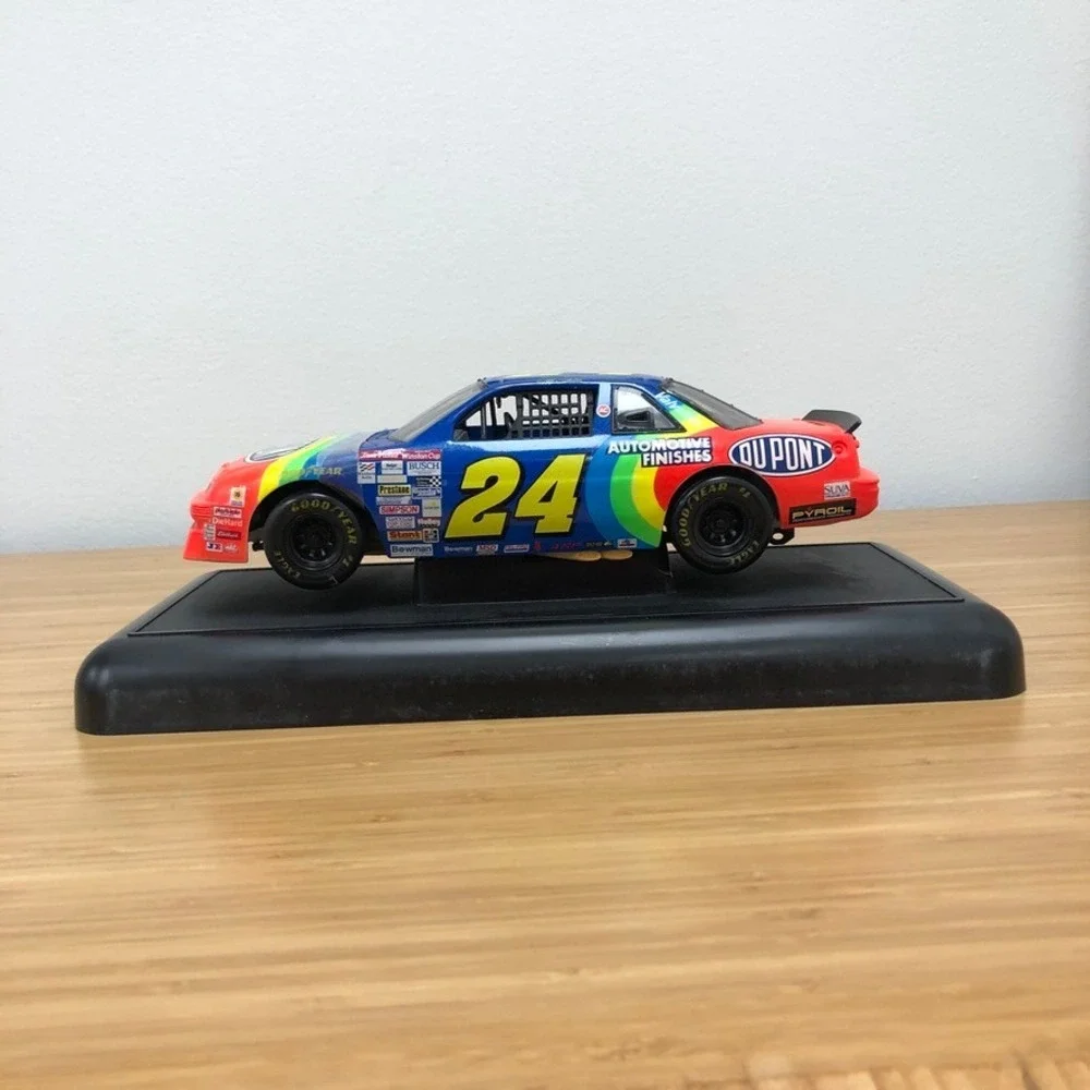 Action Performance Jeff Gordon 24 1:24 Adult Rainbow DuPont Chevrolet Lumina Car